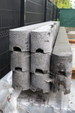 betonpaal met gleuf voor schutting