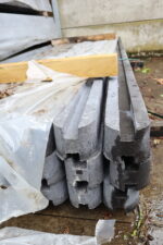 betonpaal met gleuf voor schutting